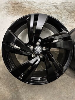 Hliníkové disky 5x112 R20 VW Nevada - Touareg RLine CR7 - 8