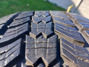 215/55 r17 zimne pneumatiky - 8