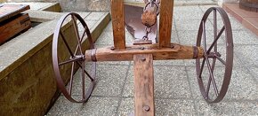 Starý drevený konský pluh 6 - 8