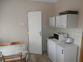 Dvojpodlažný apartmánový rodinný dom - Veľký Meder - 8