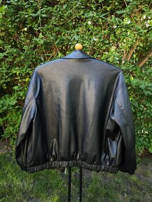 Kožená bunda čierna značky BERSHKA, veľkosť L - 8