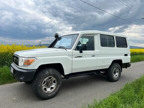 Toyota Land Cruiser HZJ - 8