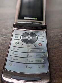 Motorola RAZR2 V9 - 8