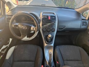 Toyota Auris 1.33 2011 benzín - 8