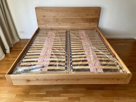 Masívna dubová posteľ s úložným priestorom - 8