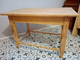 Starý smrkový stůl po renovaci - 8