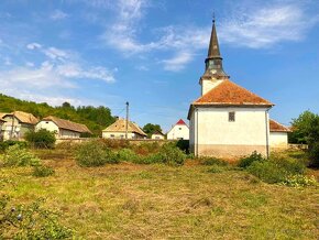 Pavlovce - 1.922 m2 POZEMOK na RODINNÝ DOM za kostolom - 8