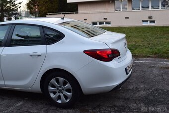 Opel Astra sedan benzín + LPG (fabrické) - 8