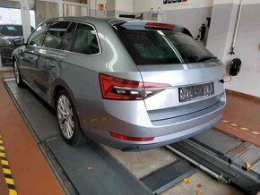 SKODA SUPERB COMBI STYLE 2.0 TDI DSG LANE KESSY ACC 2020 - 8