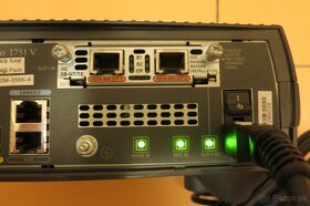 Predam Cisco router 1751 s modulmi. - 8