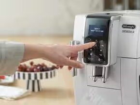 Predám plne automatický kávovar DeLonghi Dinamica - 8