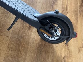 Xiaomi Mi Scooter Essential čierna e-kolobežka - 8