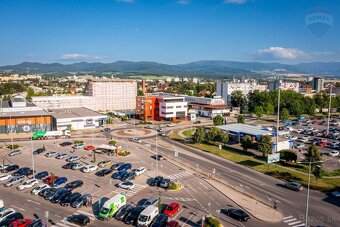 Lukratívne obchodné priestory v budove pri nákupnom centre K - 8