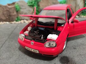 prodám model 1:18 volkswagen golf IV GTi - 8