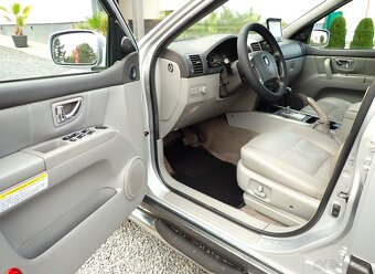 KIA SORENTO 2.5 CDRi 4x4 103kW AUTOMAT- KOŽA - VYHREV- DVD - 8