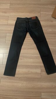 dvoje Tommy Hilfiger Bleecker 33/34 slim fit modre a cierne - 8