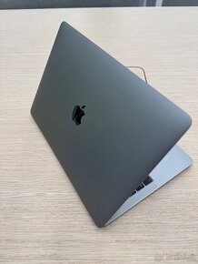 MacBook Pro (13-palcový, 2019) - 8