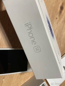 iPhone SE 16GB Silver - 8