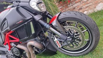 DUCATI DIAVEL 1200 CARBON - 8