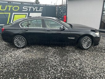 BMW Rad 7 730d - 8