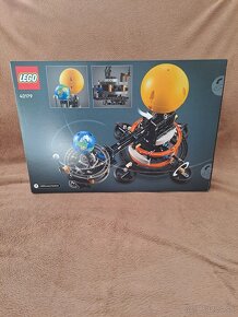 LEGO Technic 42179 Planéta Zem a Mesiac na obežnej dráhe - 8