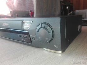 VHS videoprehrávače a videorekordéry. AIWA. JVC. Panasonic. - 8