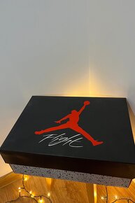 Jordan 4 Retro Red Thunder - 8