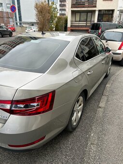 Škoda Superb 2.0 TDI Ambition - 8