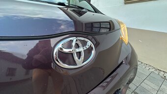 Toyota IQ - 8