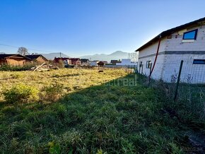 Krásny slnečný pozemok v známej štvrti na Liptove na… - 8