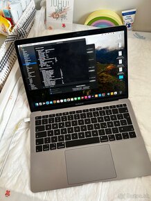 MacBook Air (Retina, 13-inch, 2018) - 8