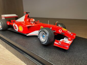 1:18 Ferrari F2002 Michael Schumacher (Hot Wheels) - 8