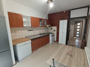 LEVOČA  PREDAJ  3 izbový byt 68 m2 + logia - 8