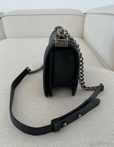 Chanel boy kabelka - 8