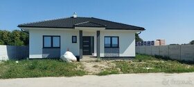 NOVOSTAVBA priestranný bungalov v novej štvrti - Kráľov Brod - 8