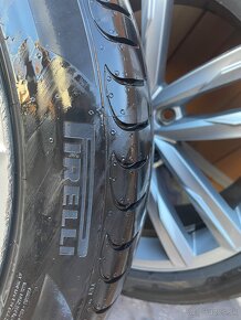 Predám letné pneu značky Pirelli  235/45 R18 + Alu disky WV - 8