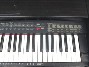 Digitální piano Roland KR350 - 8