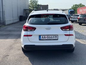 Hyundai i30 CW 1,6 CRDI 115 Classic,85kw,M6.5d..Kup.v SR. - 8