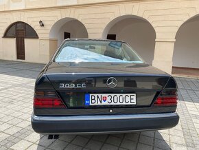 Mercedes benz - 8