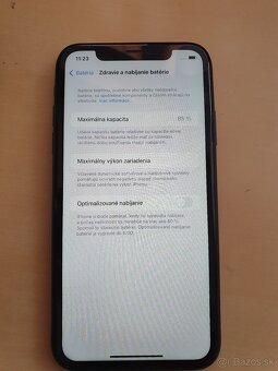 Predám prisadnutý Iphone 11 64GB - 8