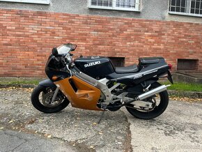 Suzuki RGV 250 VJ21A rok 1990 s TP a STK - 8