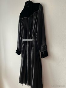 Exkluzívne Čierne plisované šaty Replay - 8