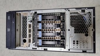 Predám 2 x server HP ProLiant ML110 G7 - 8