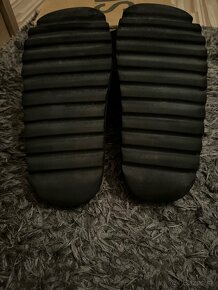 Yeezy slides 44 - 8