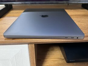 Predám MacBook Pro 13 2018 - 8