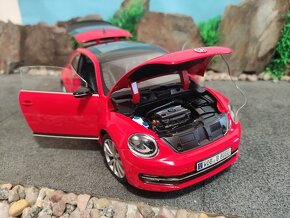 Prodám model 1:18 Volkswagen new beetle 2012 - 8