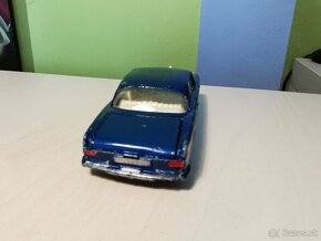 Corgi toys Mercedes 220 coupe - 8