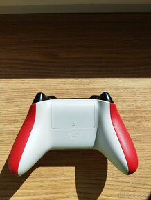 Xbox series x fialový červený ovládač nabíjacia stanica - 8
