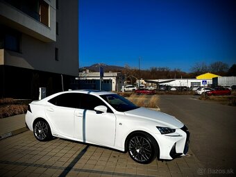 Lexus IS 300h F Sport - 8