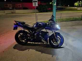 Yamaha R1 RN12 - 8